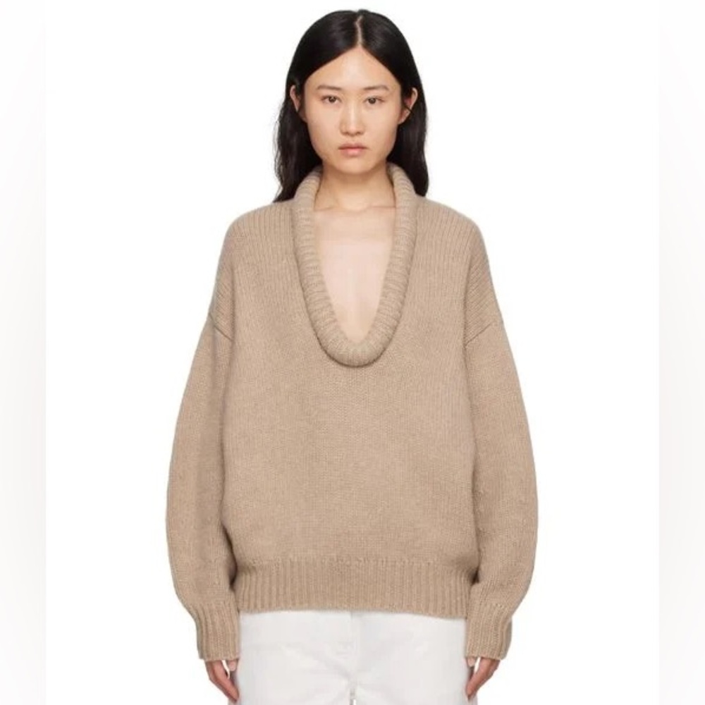 Interior the Bruno cashmere deep v sweater oat (iconic)